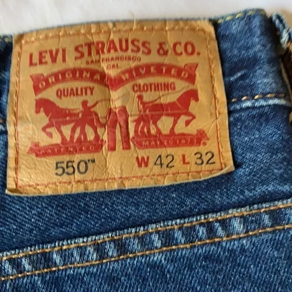 Levi’s 550 Relaxed Fit Jeans 42 x 32 Like New - Picture 2 of 5